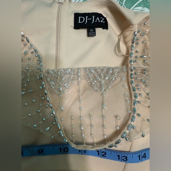DJ Jaz Women's Beaded Neck Cap Sleeve Evening Gown Size 14 NWT - Picture 5 of 6